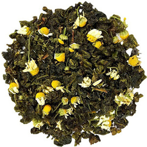 Oolong tea mixed with dried chamomile