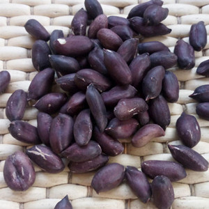 Raw peanut kernel of black skin