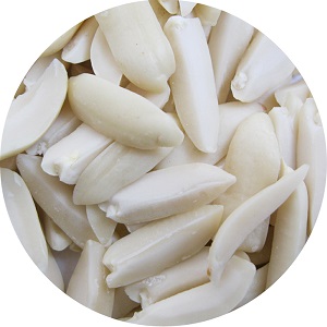 Blanched peanut kernel of long quarter shape